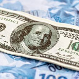 30 dias de Trump: real é 2ª moeda mais valorizada em relação ao dólar