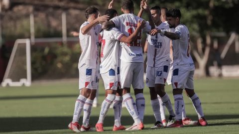 Bahia vence no Barradão após 5 anos e encosta na liderança do Baianão