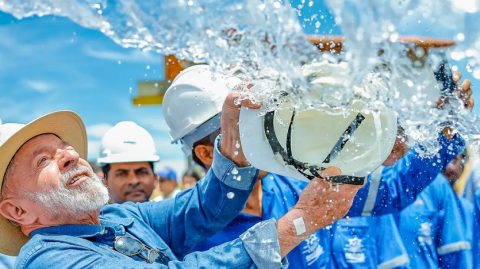 Lula entrega obras de saneamento e abastecimento de água na Bahia