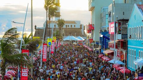 Brasil deve receber quase 287 mil turistas estrangeiros no Carnaval 2025