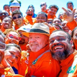 Brasil cria 137,3 mil vagas de trabalho com carteira assinada em janeiro