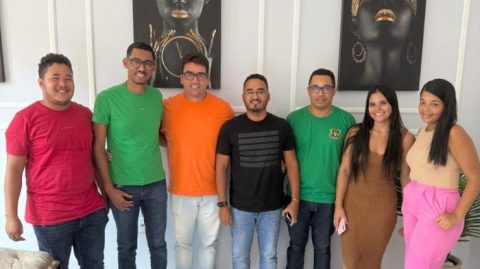 Gongogi: Adriano e Nando anunciam transporte gratuito para universitários