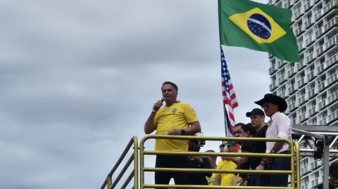 Em ato em Copacabana, Bolsonaro pede anistia para condenados do 8/1