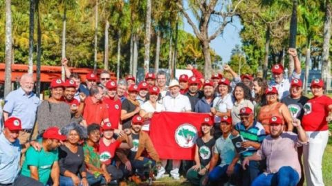 Lula faz 1ª visita do mandato a um assentamento do MST