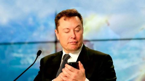 Musk ameaça suspender serviço de internet às tropas da Ucrânia