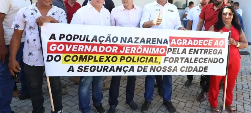 Deputado do PL posa para fotos com Jerônimo em Nazaré