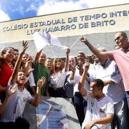 Jequié: Governador entrega de 95 unidades habitacionais e nova escola de tempo integral