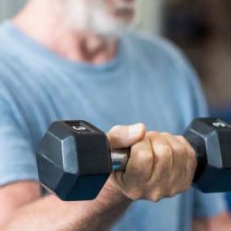 Musculação protege idosos contra demência, revela pesquisa