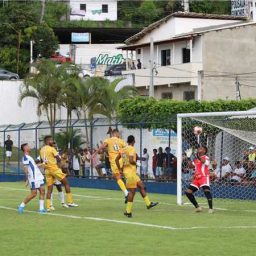 No clima da páscoa, seleção de Gandu aplica um “chocolate” em Teolândia.