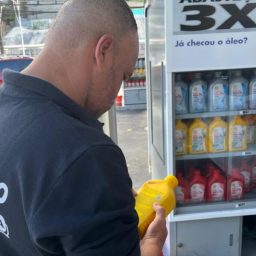 Operação Combustível Legal flagra posto em Salvador comercializando lote de lubrificante com prazo de validade vencido