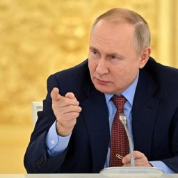 Putin anuncia cessar-fogo de 3 dias na Ucrânia em maio