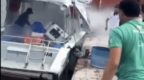 Lancha com 22 passageiros a bordo pega fogo em travessia para Morro de São Paulo