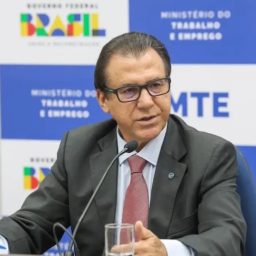 Ministro do Trabalho defende mudança de jornada máxima de trabalho para 5×2