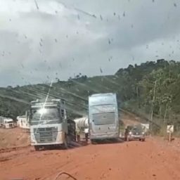 Bahia: Passageiros ficam mais de 12 horas isolados no desvio da BR-101