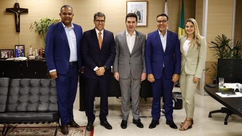 Ibirataia: Prefeito Sandro Futuca solicita 150 casas populares ao Ministério das Cidades em Brasília