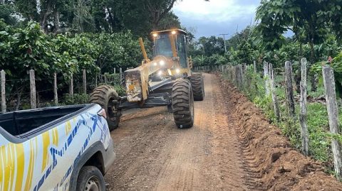 Prefeitura de Ibirataia recupera mais de 80 km de estradas rurais do município