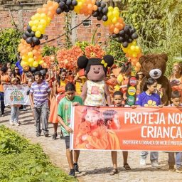 Prefeitura de Wenceslau Guimarães realiza caminhada de conscientização contra a exploração sexual de crianças e adolescentes