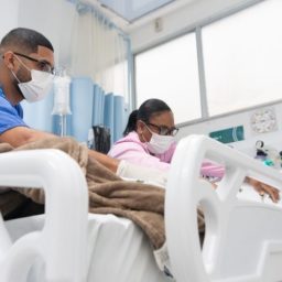 Sesab convoca 605 profissionais para reforçar assistência à saúde