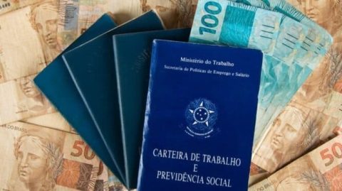 Taxa de desemprego cai para 6,6% em abril e emprego com carteira bate recorde