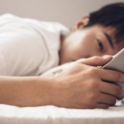 Uso das redes sociais pode virar um transtorno mental para adolescentes; entenda