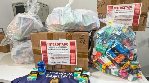 Vigilância Sanitária interdita farmácia com alvará vencido e sem responsável técnico em Vitória da Conquista