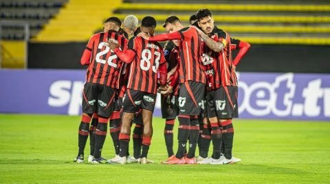 Vitória perde para Universidad Católica e é eliminado da Sul-Americana
