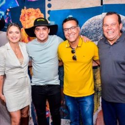 Ibirataia: Multidão toma conta da Praça 7 de Setembro no encerramento do São João Raiz com show de Natanzinho Lima