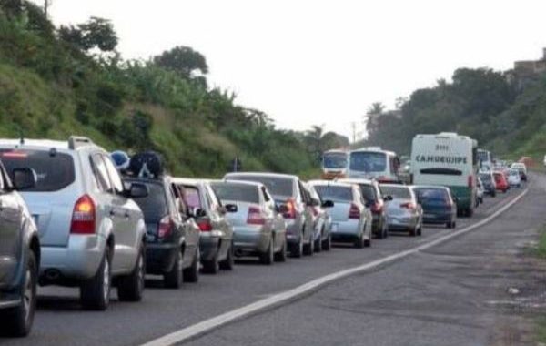 BR-324 registra trânsito intenso em direção ao interior durante feriadão de São João