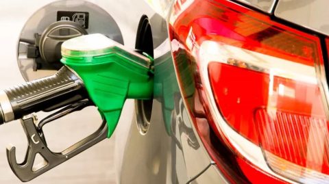 Gasolina e diesel atingem maior defasagem desde janeiro com alta do petróleo