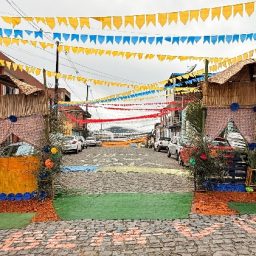 Ibirataia entra no clima de festa com moradores enfeitando as ruas para o concurso “Na Minha Rua Tem Arraiá!”.
