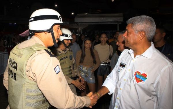 Jerônimo prestigia Festsol e inicia agenda dos festejos juninos no interior da Bahia