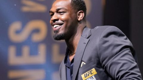 Jon Jones ignora Tom Aspinall e mira superluta contra Francis Ngannou