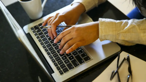 Novas regras para trabalho em feriados entram em vigor em julho e exigem acordo com sindicato