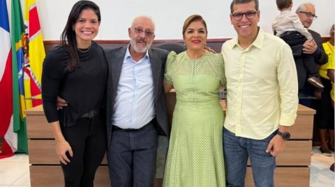 Prefeita toma posse em Ruy Barbosa após semana de transtornos; Ex-gestor e marido ocupará chefia de gabinete