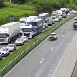 Saída principal de Salvador, BR-324 segue com movimento intenso em direção ao interior