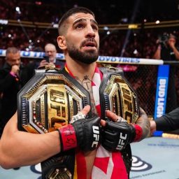 Topuria nocauteia Charles do Bronx no UFC 317 e entra para seleto grupo