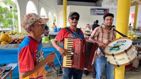 Trio de forrozeiros dá início ao clima de São João em Wenceslau Guimarães