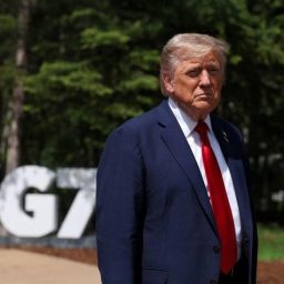 Trump interrompe negociações comerciais com o Canadá por causa de disputa tributária digital