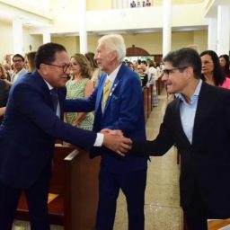 GESTOS! ACM Neto e Augusto Castro juntos no aniversário de Itabuna; Jerônimo leva falta