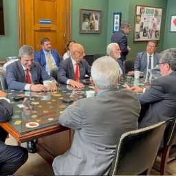 EUA alertam senadores brasileiros: Brasil enfrentará “crise pior” em 90 dias