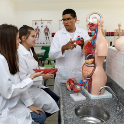 MEC amplia teto do Fies para Medicina, que passa a ser de R$ 78 mil por semestre