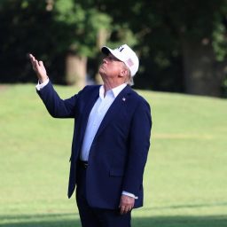 Trump pede que autoridades do Brasil ‘deixem Bolsonaro em paz’