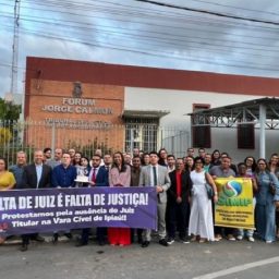 Advogados protestam por falta de Juíz Titular na Vara Cívil da Comarca de Ipiaú