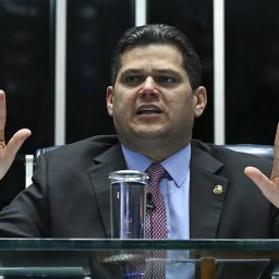 Alcolumbre diz que “nem com 81 assinaturas” pauta impeachment de Moraes