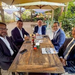 Bruno Reis toma café com Zé Ronaldo após aproximação com Jerônimo