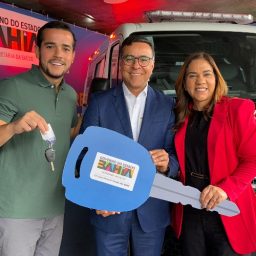 Deputado Matheus Ferreira entrega ambulância para o município de Ibirataia