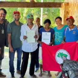 Famílias recebem títulos de domínio de terras em Vitória da Conquista
