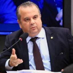Líder da oposição no Senado anuncia obstrução no Congresso após prisão de Bolsonaro