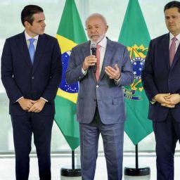 Lula recebe Alcolumbre e Hugo para discutir plano contra tarifaço