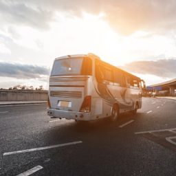 Viação indenizará cliente por falha mecânica em viagens de ida e volta